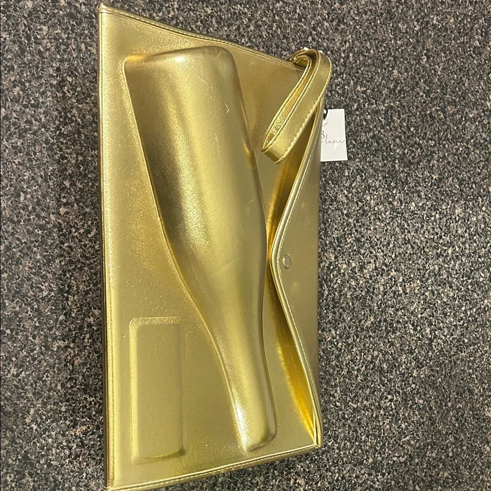 Gold Clutch Bag with magnetic close button!